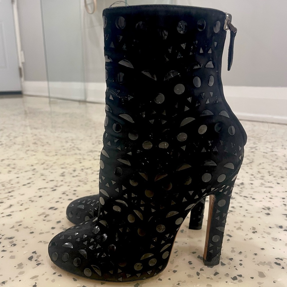 Alaia black heeled booties 39